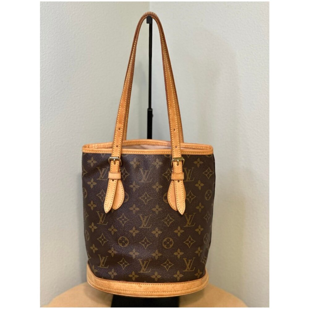 LV Monogram Petit Bucket 23